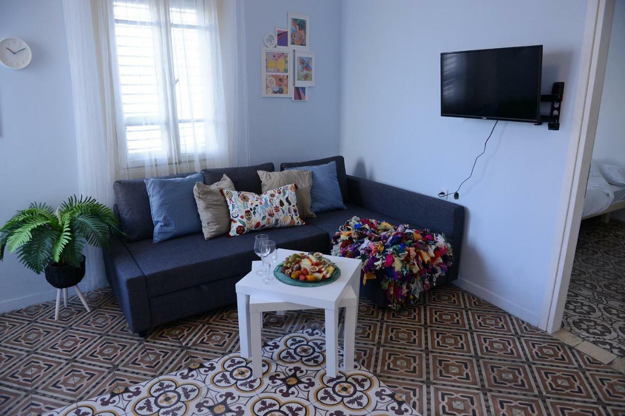 Trendy Apartments In The Heart Of Florentin With Free Netflix Tel Aviv Room photo
