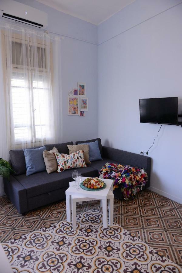 Trendy Apartments In The Heart Of Florentin With Free Netflix Tel Aviv Room photo